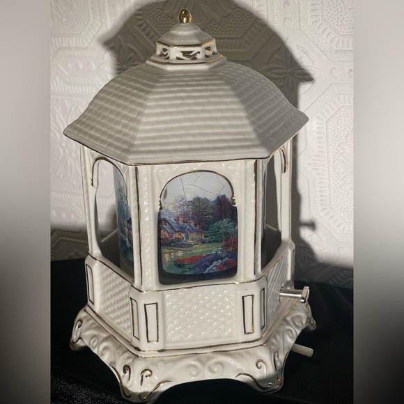 2005 THOMAS KINKADE Porcelain Gazebo Rotating Musical Light Lamp with Cottages - Picture 4 of 14